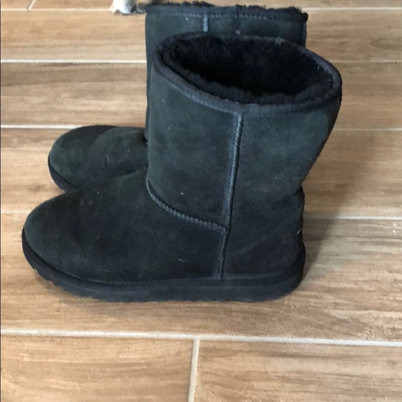 Short Classic Ugg Boots - Picture 3 of 4